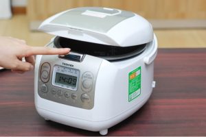 noi-com-dien-tu-toshiba-1-lit-rc-10nmf-wt-vn_db52c1713e104de4af76ef47568728e0.jpg