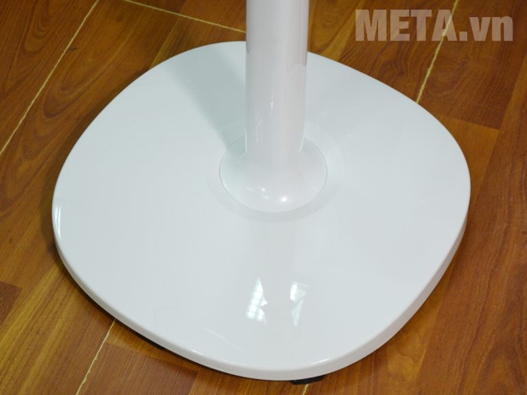 quat-dung-toshiba-f-lsa20-w-vn-chan-de_86db7bf2d19a455bbcd1c1c31743ae6c.jpg